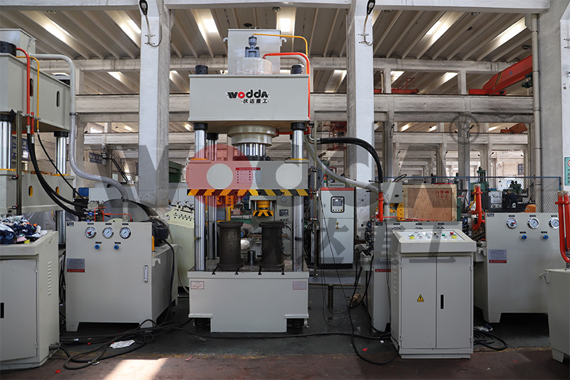 315噸四柱液(ye)壓機