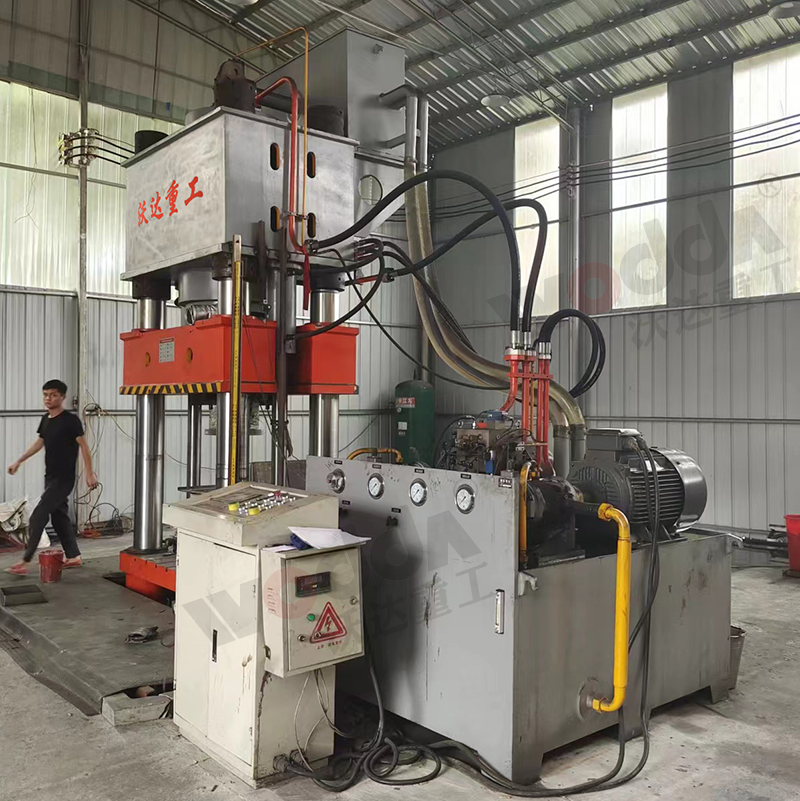 1000噸匣缽成型液(ye)壓機