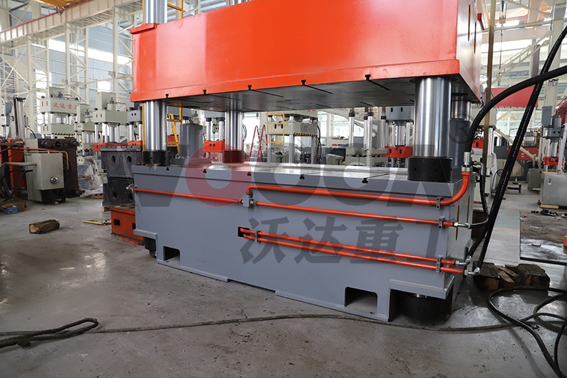 玻璃鋼汽車(chē)防撞梁模壓液壓(yā)機