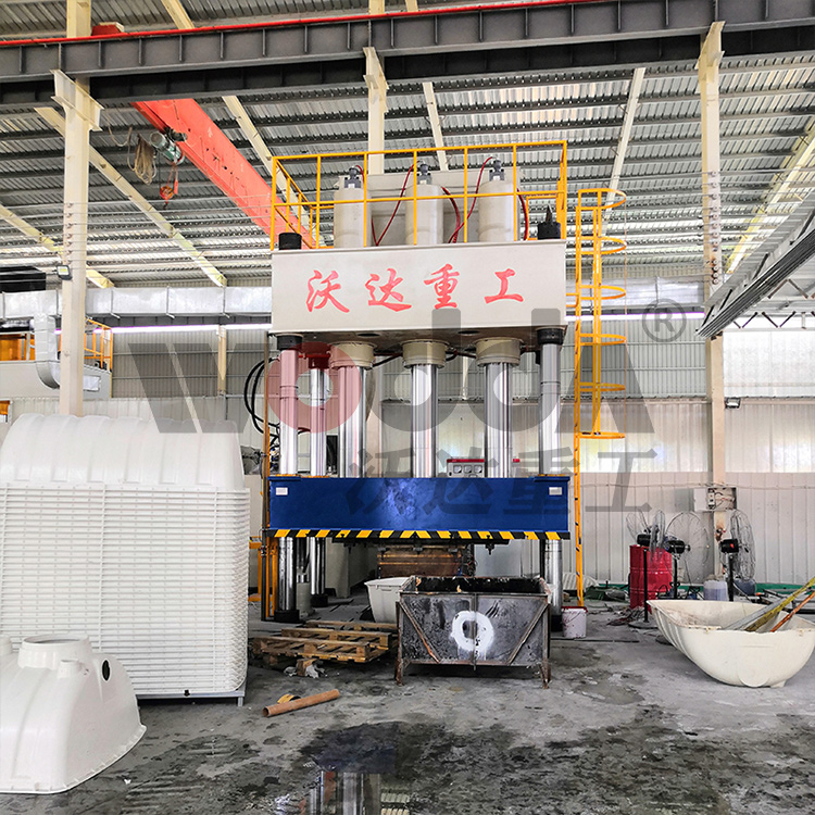 玻璃鋼淨水(shui)槽成型液壓機