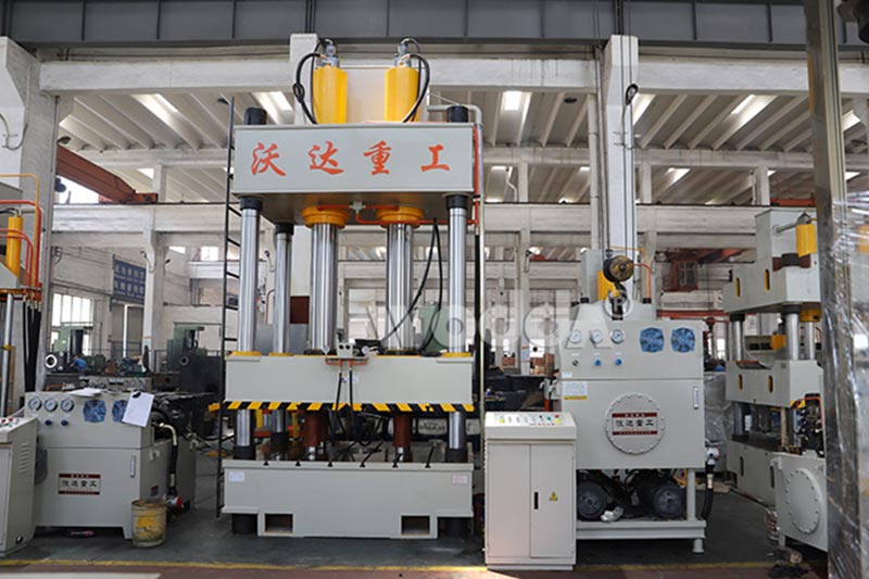 500噸四(sì)柱液壓機