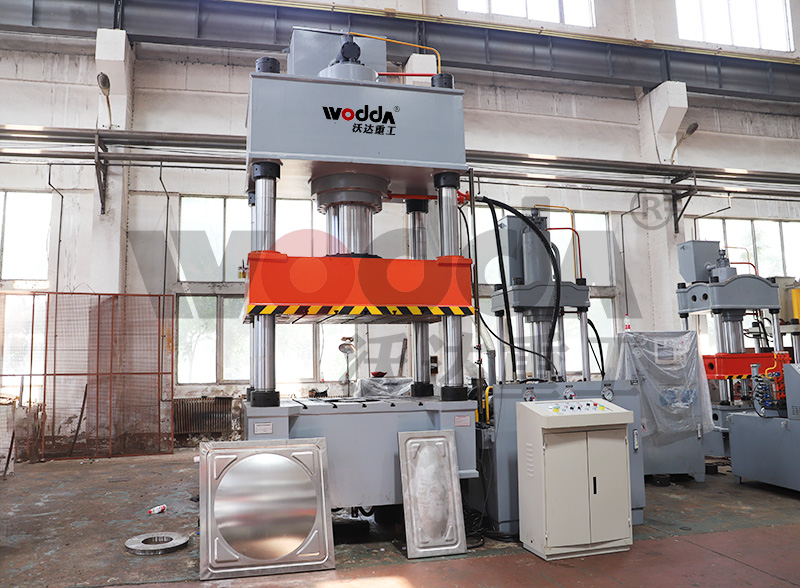 四柱拉伸(shen)液壓機價格多少(shao)錢