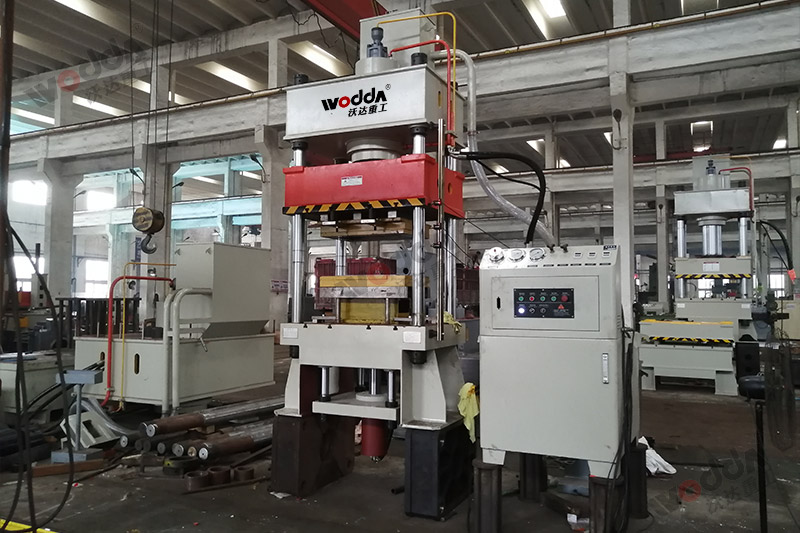 不鏽鋼托(tuō)盤拉伸液壓機(ji)