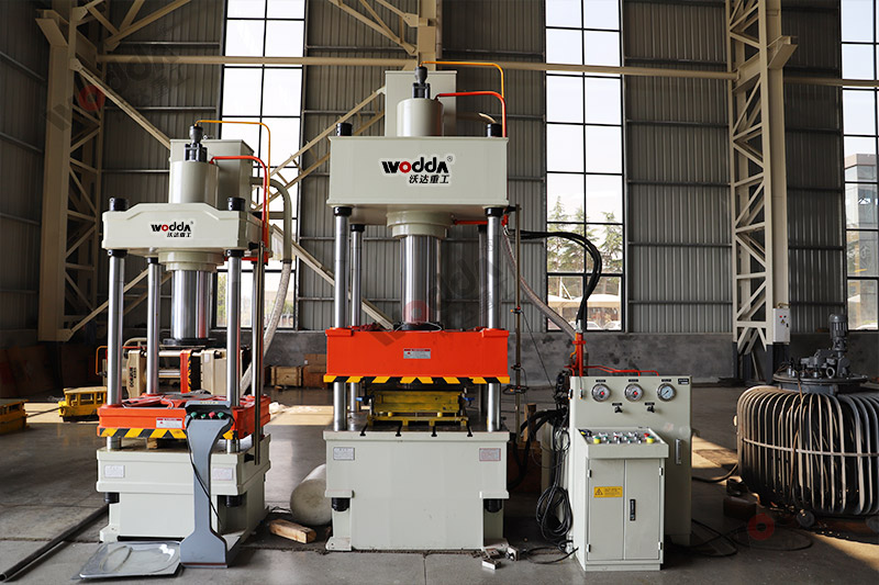 200噸不鏽鋼蓋(gài)成型液壓機