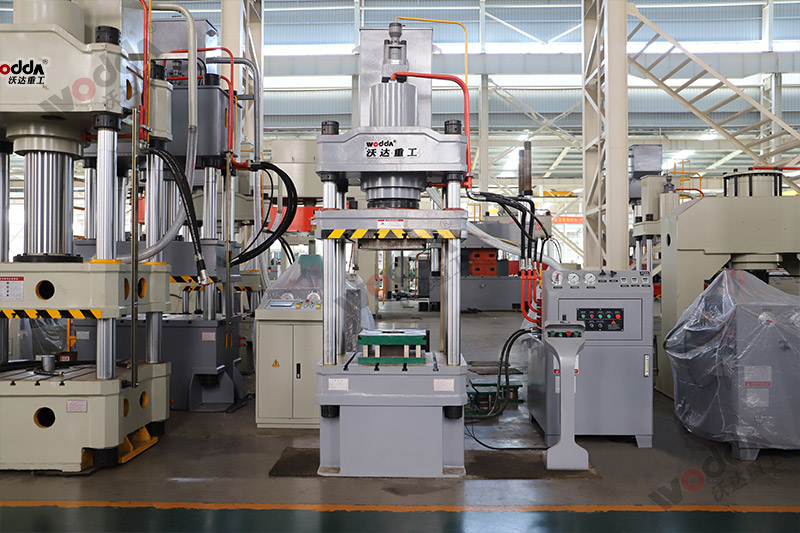 200噸五金配(pei)件成型液壓機