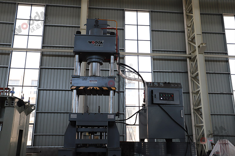 200噸輪毂拉伸成(cheng)型液壓機