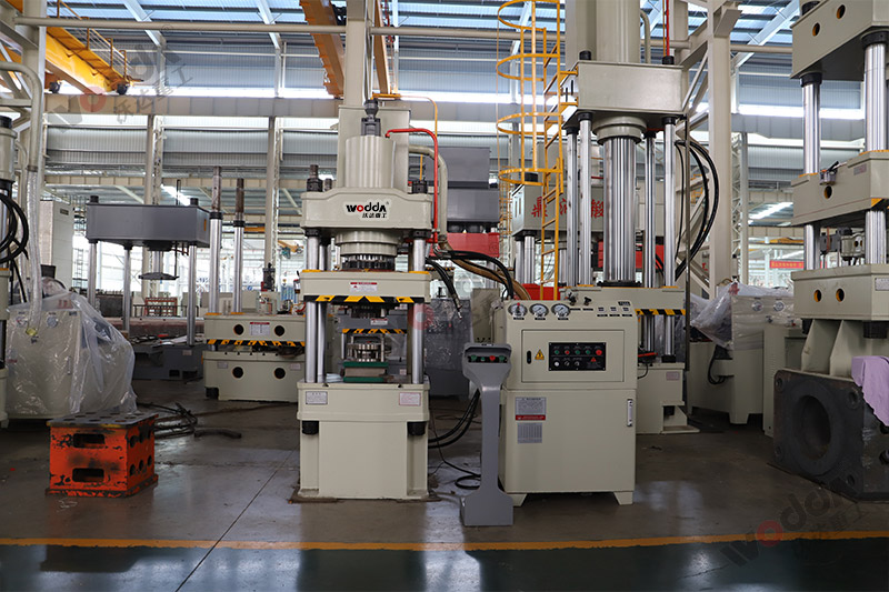 200噸不鏽鋼蓋拉(la)伸液壓機