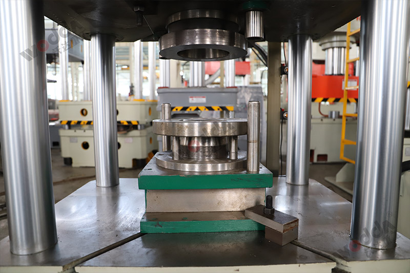 拉伸液(ye)壓機模具