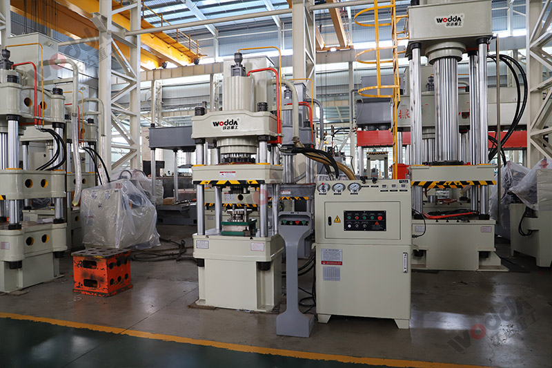 200噸不(bú)鏽鋼蓋拉伸液(ye)壓機