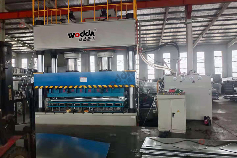 1000噸不鏽鋼水箱(xiāng)闆拉伸液壓機_1000T雙(shuang)缸四柱拉伸機