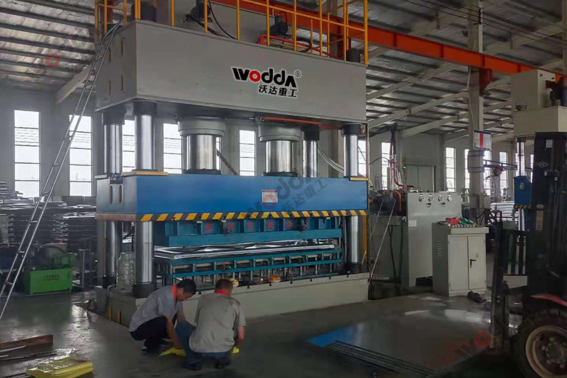 1000噸不鏽鋼水箱(xiang)闆拉伸液壓機_1000T雙(shuāng)缸四柱拉伸機