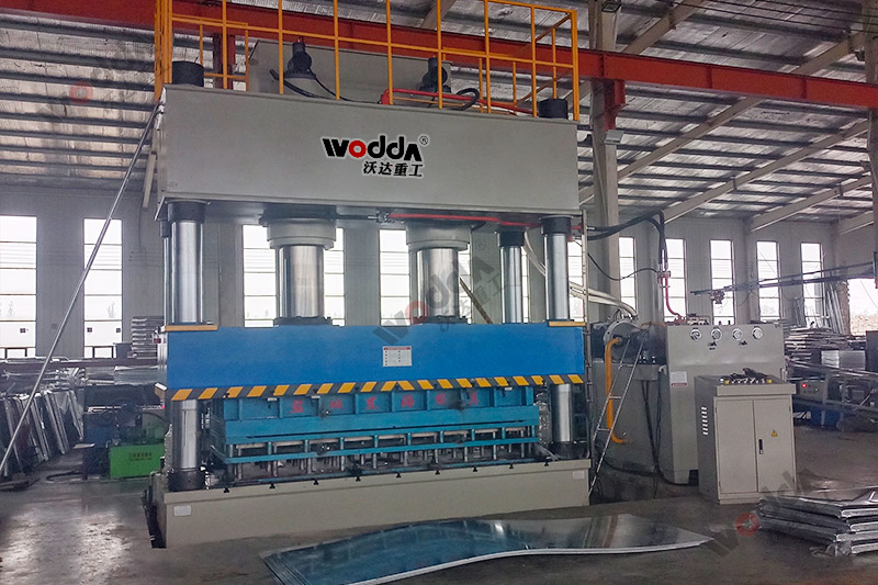 1000噸不鏽(xiù)鋼水箱闆拉伸液(ye)壓機_1000T雙缸四柱拉(la)伸機