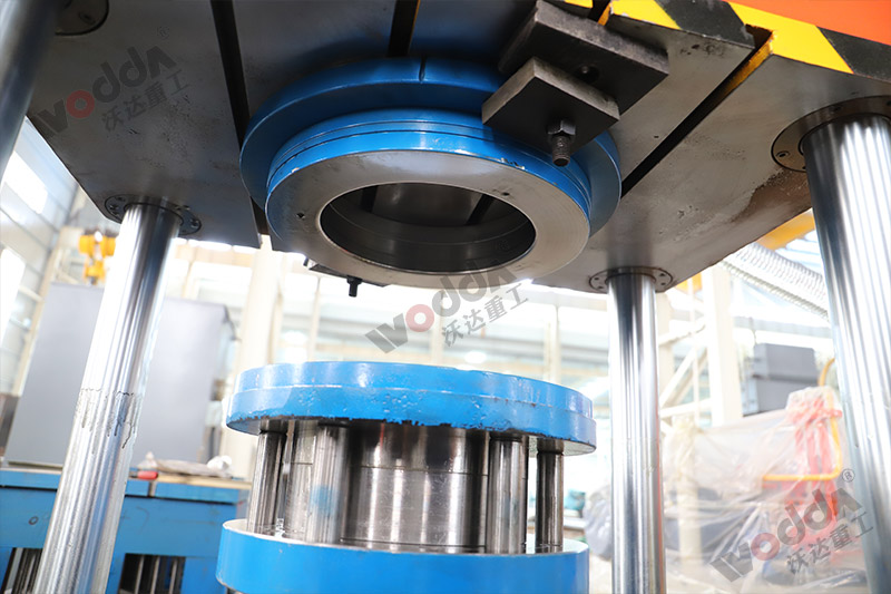 100T四柱拉(lā)伸液壓(ya)機