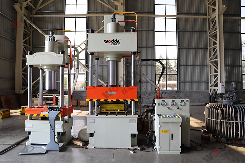 200噸不鏽(xiù)鋼蓋闆拉伸液(ye)壓機