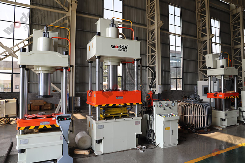 200噸不鏽鋼蓋(gài)闆拉伸液壓機(jī)