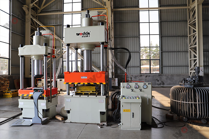 200噸不鏽鋼蓋(gài)闆拉伸液壓機(jī)