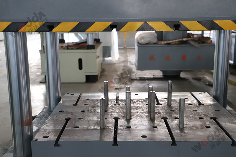 250噸拉(lā)伸機工作(zuò)台