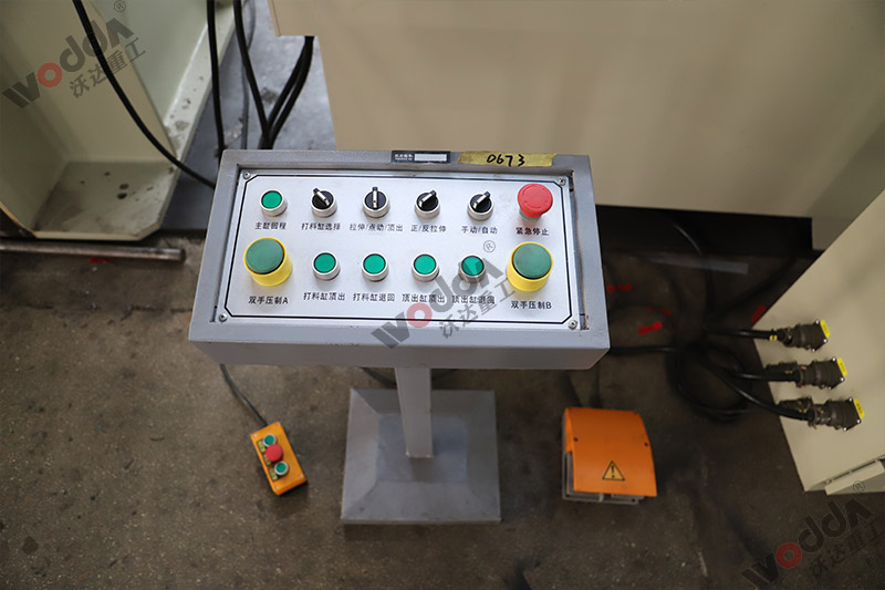 500噸拉伸液壓(ya)機操控按鈕(niǔ)