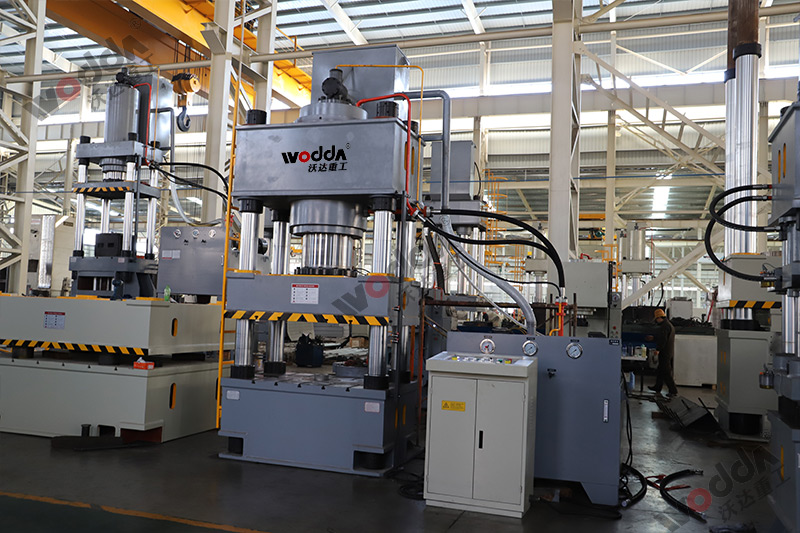 630噸(dūn)拉伸液壓機