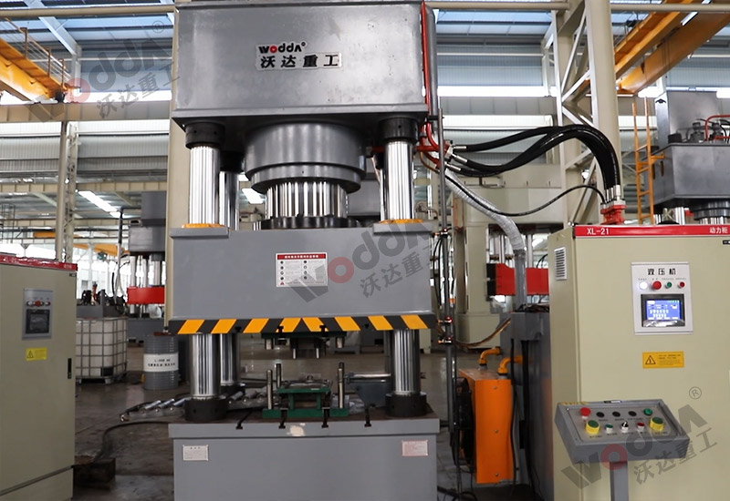 全自動(dong)630噸礦用錨杆托盤(pan)液壓機