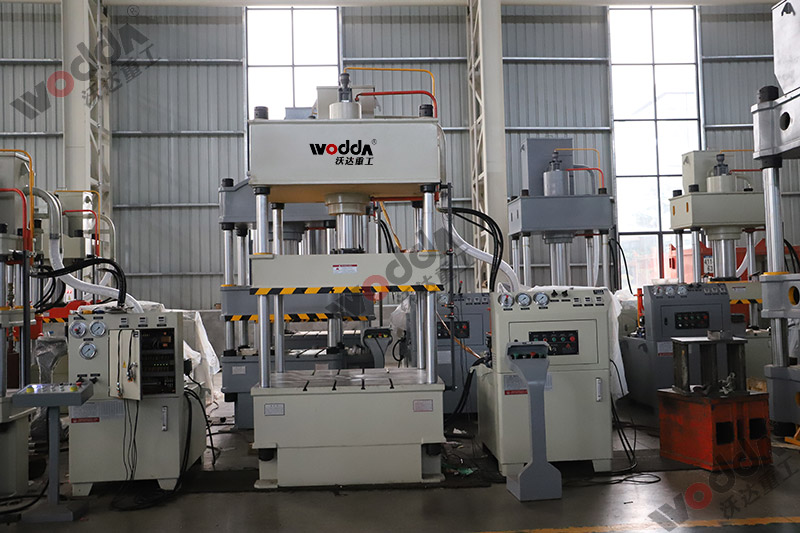 100噸薄闆(pan)拉伸液壓(ya)機