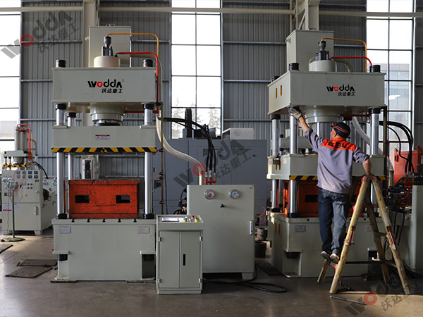 200噸四柱(zhù)拉伸液壓(ya)機