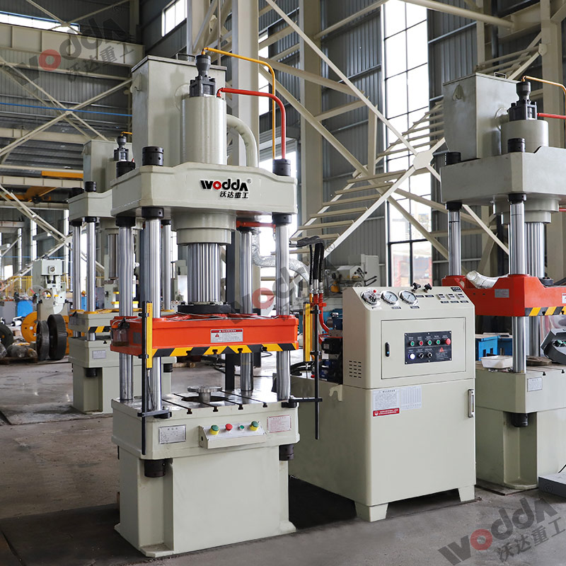 100噸三梁(liáng)四柱液壓(ya)機