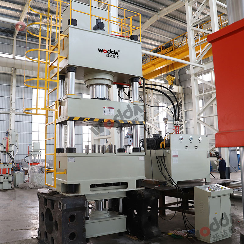 500噸四柱(zhu)液壓機_多頂(ding)杆拉伸液壓(ya)機