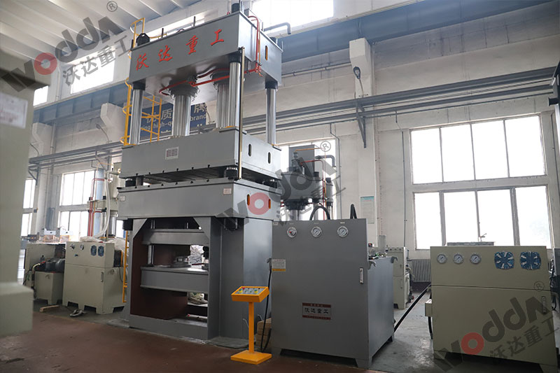 不(bu)鏽鋼托(tuo)盤拉伸(shen)液壓機(ji)