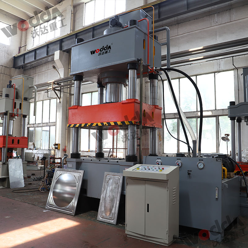 500噸(dun)不鏽鋼水箱(xiang)成型液壓機(jī)