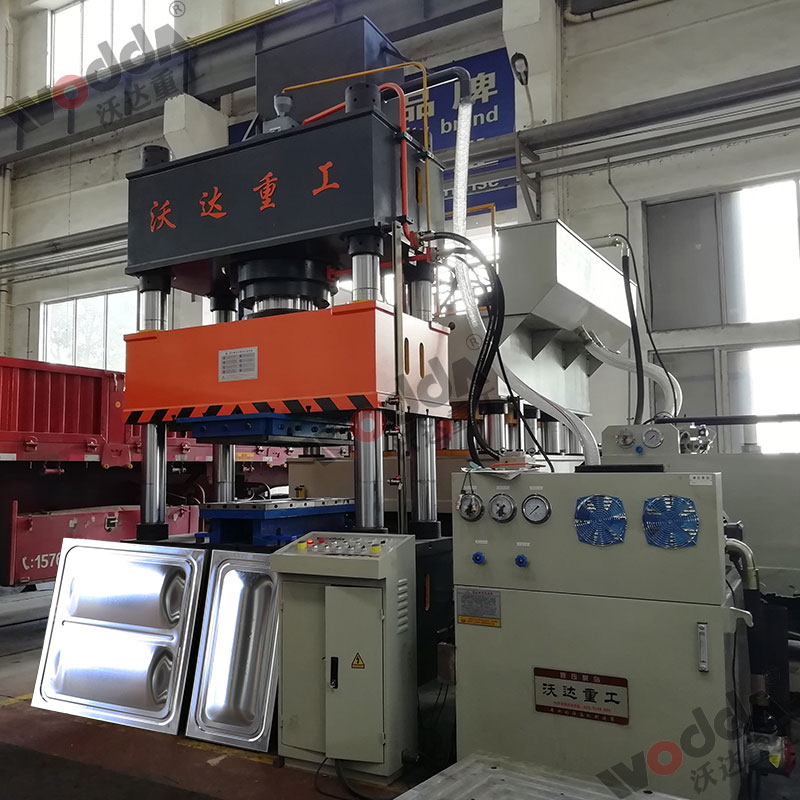 400噸不(bú)鏽鋼水箱拉(la)伸液壓機