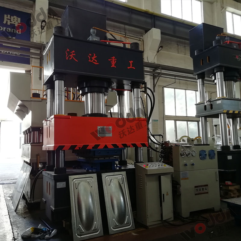 400噸不鏽鋼水(shui)箱拉伸液壓(ya)機