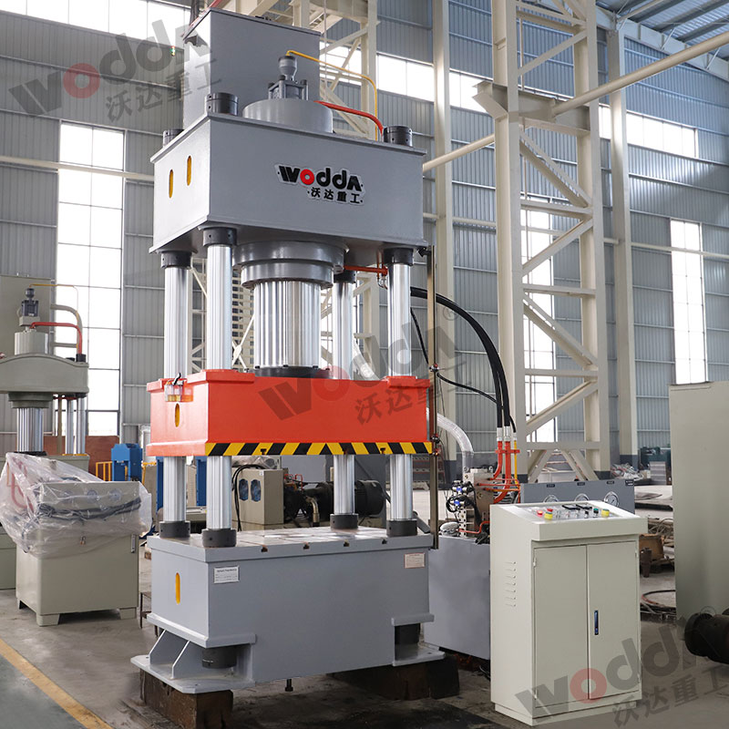 400噸(dūn)金屬成型(xing)油壓機_四(si)柱拉伸液(yè)壓機