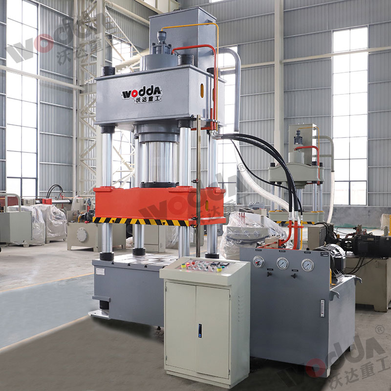 400噸金屬(shǔ)成型油壓(yā)機_四柱拉(la)伸液壓機(jī)