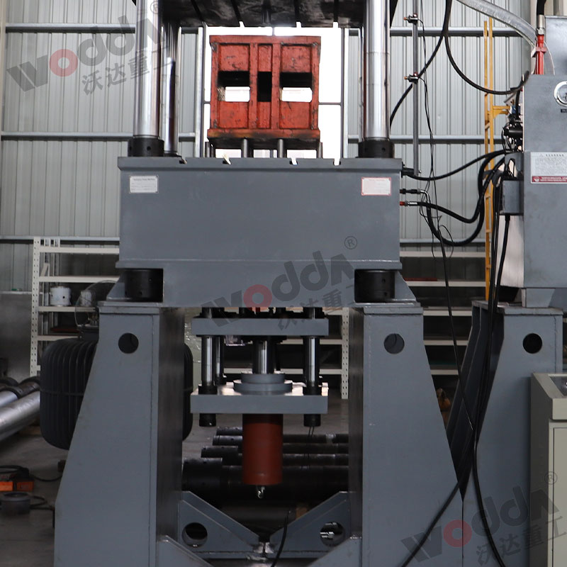 400噸液壓(yā)墊拉伸(shen)機