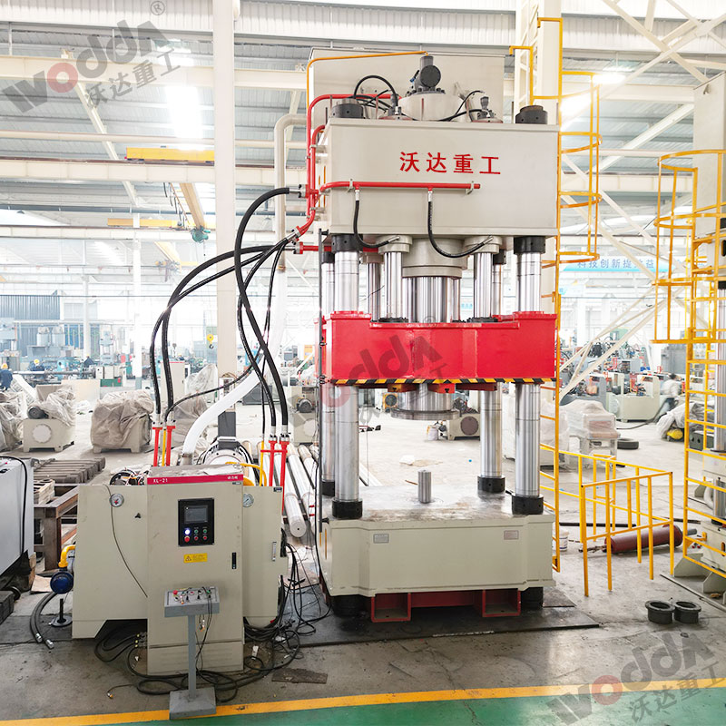 800噸封頭(tou)液壓機(ji)