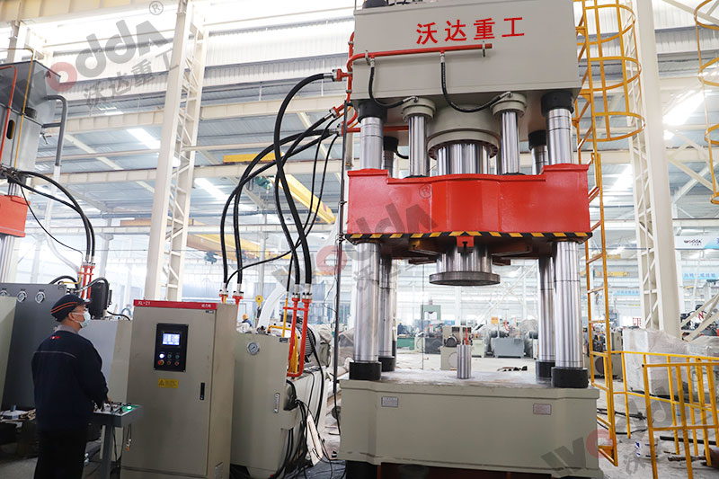 800噸封(feng)頭拉伸(shen)液壓機(jī)