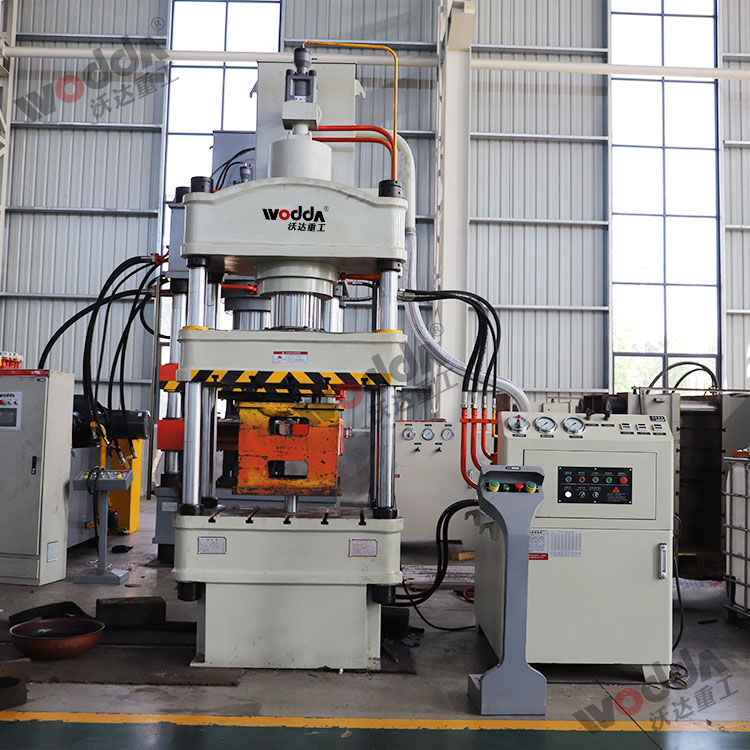 200噸(dūn)拉伸液壓機