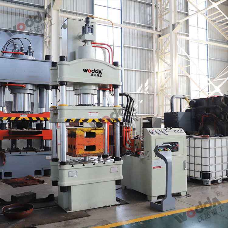 200噸拉伸(shēn)液壓機