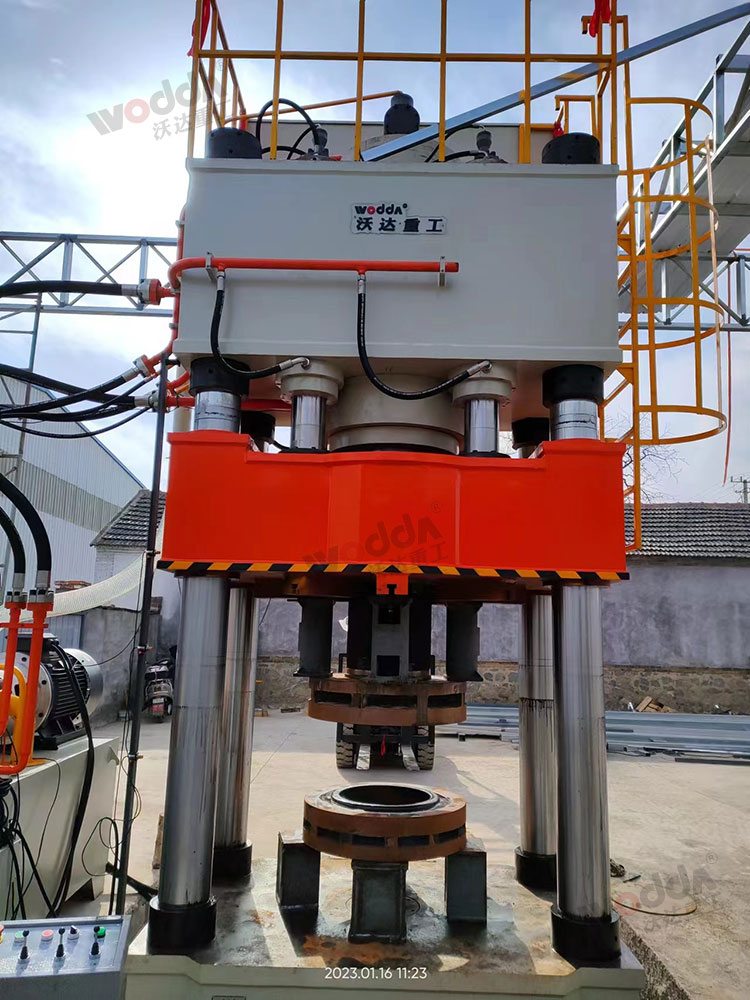 800噸封頭(tou)拉伸液壓機(jī)