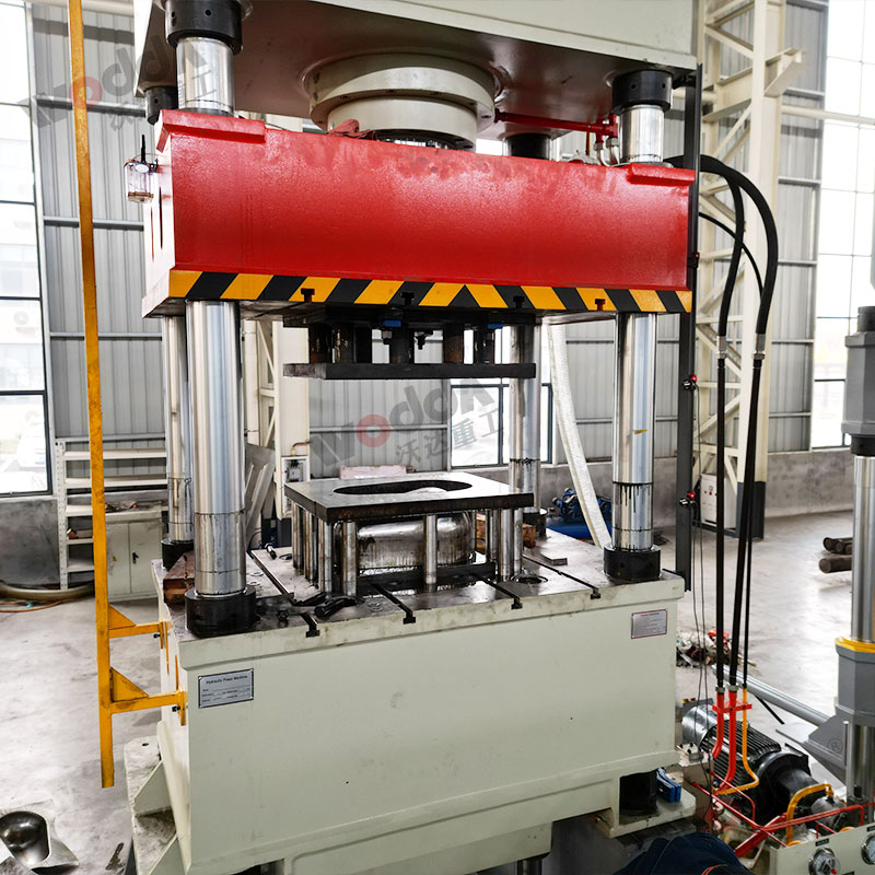 不(bú)鏽鋼拉(lā)伸液壓(ya)機細節(jie)