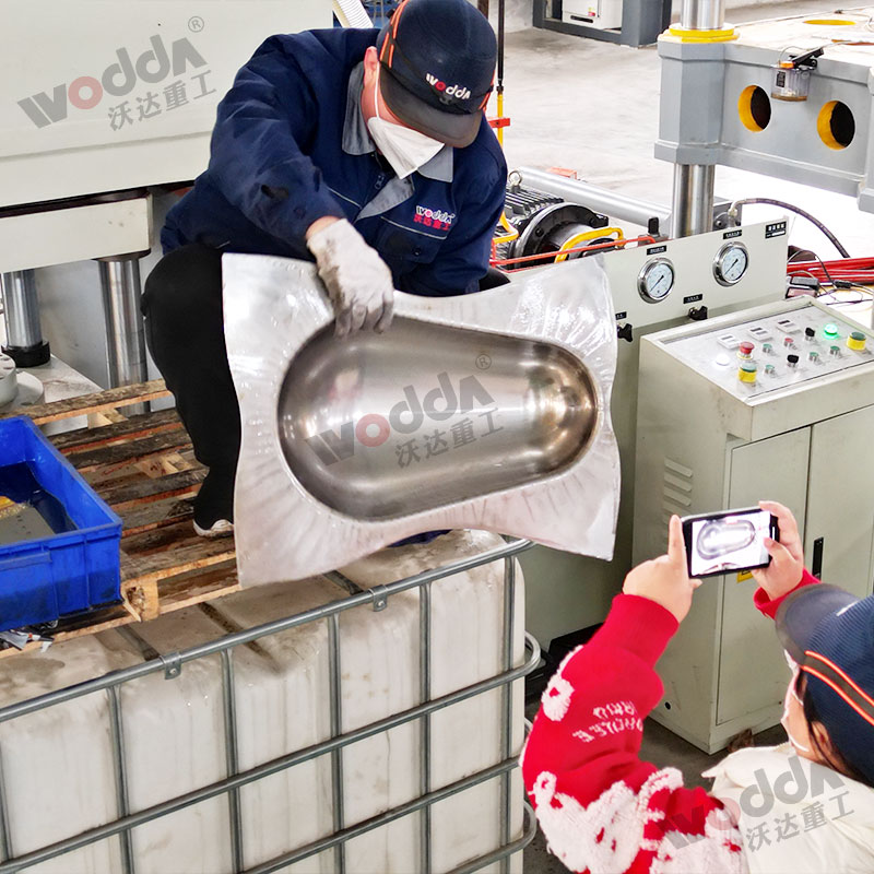 不(bu)鏽鋼蹲(dūn)便器成(chéng)品