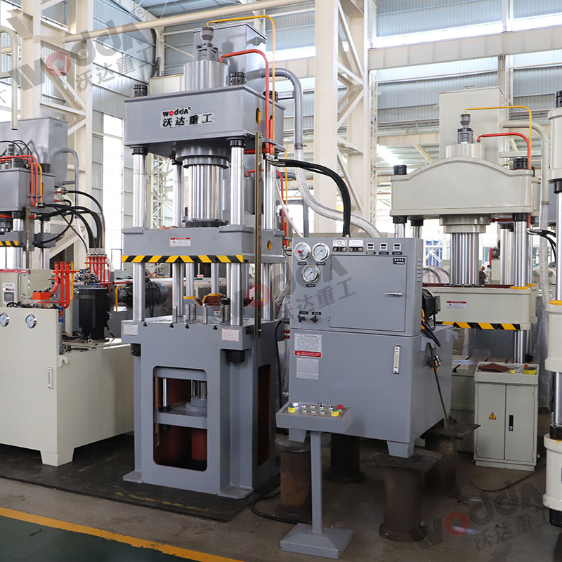 200噸金(jin)屬薄闆拉伸液壓(ya)機