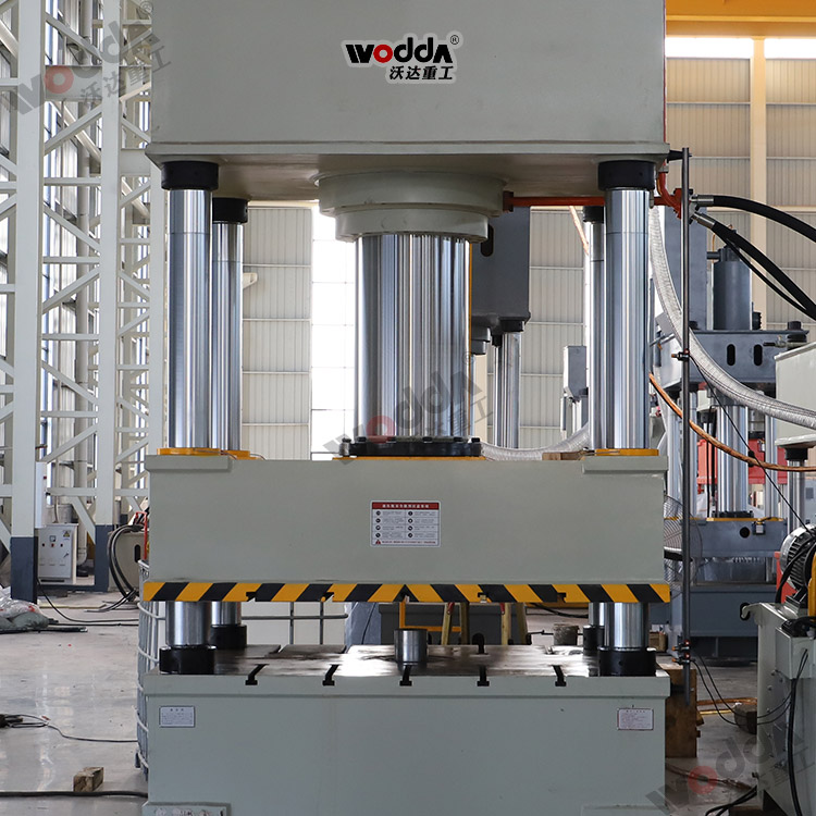 630噸四柱液壓(yā)機機身