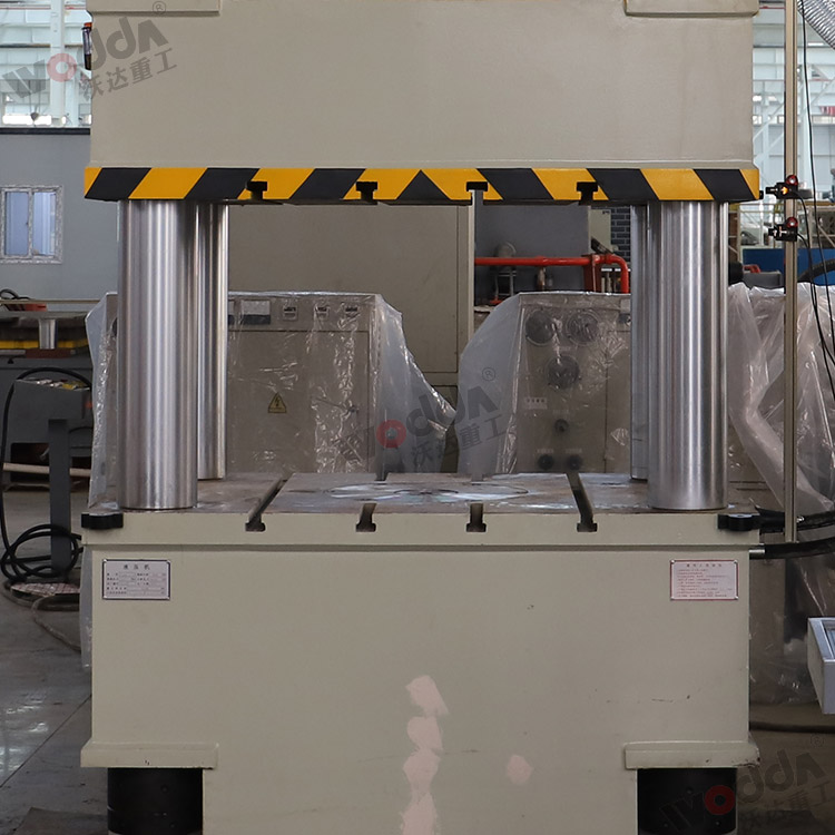 500噸(dūn)拉伸液(ye)壓機（工(gong)作台）