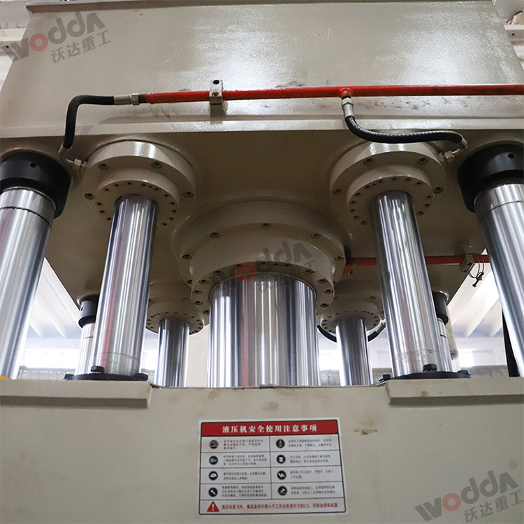 封頭液(ye)壓機油(yóu)缸