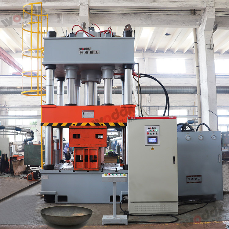 800噸(dun)單動薄(bao)闆拉伸(shēn)機