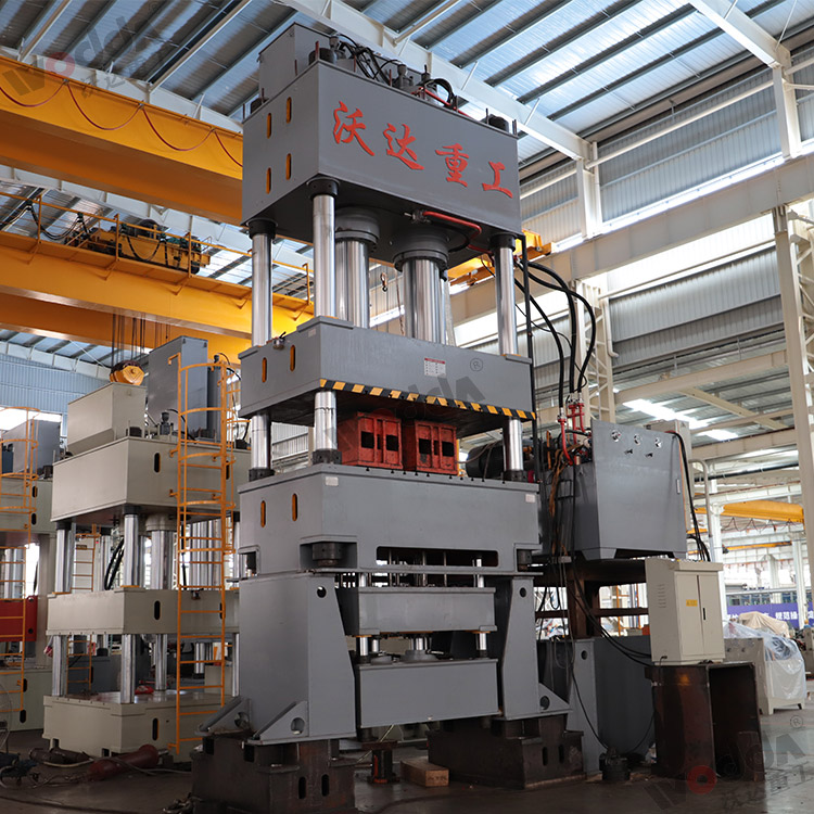 1000噸(dūn)液壓墊（多頂(dǐng)杆）拉伸液壓(ya)機（圖3）