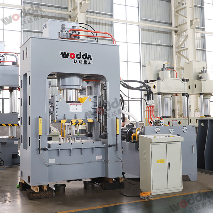 315噸框(kuàng)架式液壓機(jī)（圖3）