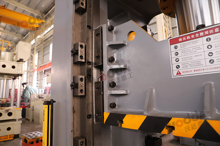 315噸框架式(shi)液壓機（導軌(gui)）